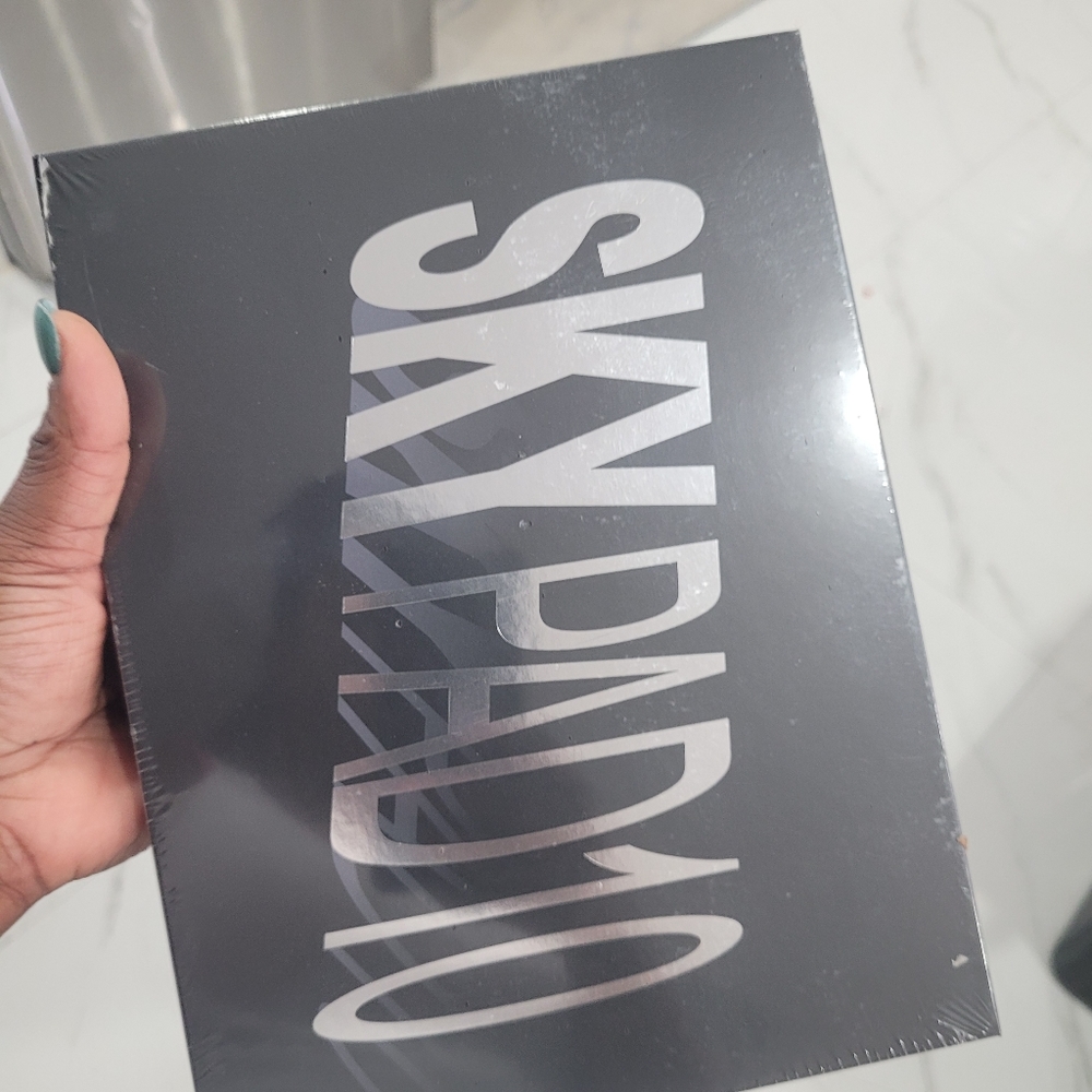 ✨️🍍 SKY PAD 10 "WIFI ONLY" tablet w/ case included  ✨️🍍 - Picture 5 of 6
